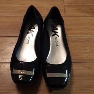 AK SPORT BY ANNE KLEIN FLATS SZ 7M